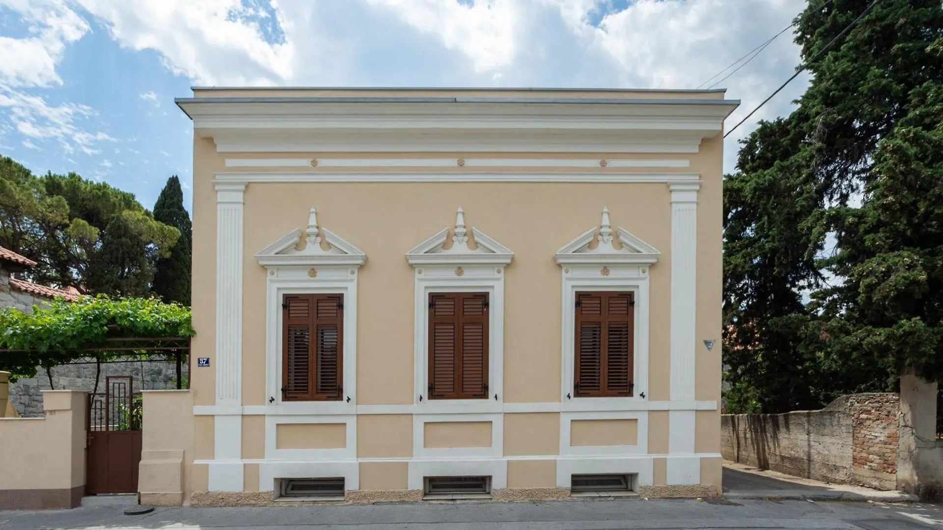 ספליט Antique Garden Villa