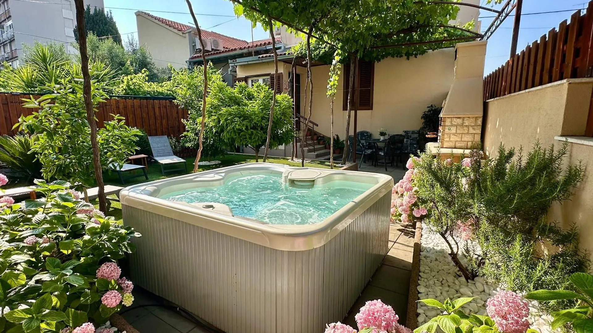 ספליט Antique Garden Villa